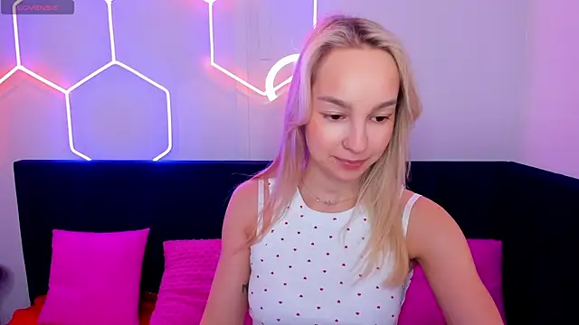 Snapshot of DaisyMellifluous chatting on January 2026 01:44:01 AM DaisyMellifluous online show from January 2026 01:44:01 AM