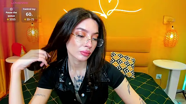 Snapshot of IvyDainty chatting on June 2026 01:28:02 AM IvyDainty online show from June 2026 01:28:02 AM