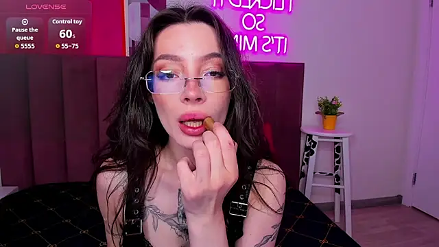 Snapshot of IvyDainty chatting on June 2026 01:08:01 AM IvyDainty online show from June 2026 01:08:01 AM
