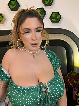 Snapshot of LucyBridgette chatting on April 2026 03:29:01 AM LucyBridgette online show from April 2026 03:29:01 AM