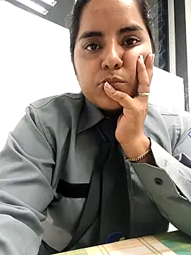 Snapshot of Isabel_3 chatting on February 2026 01:32:01 AM Isabel 3 online show from February 2026 01:32:01 AM