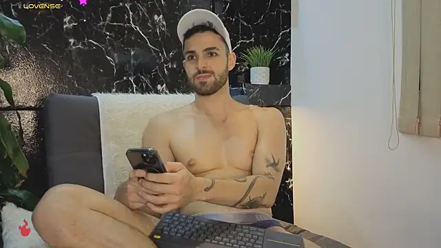 Snapshot of Apolo_lux1 chatting on January 2026 02:39:01 AM Apolo lux1 online show from January 2026 02:39:01 AM