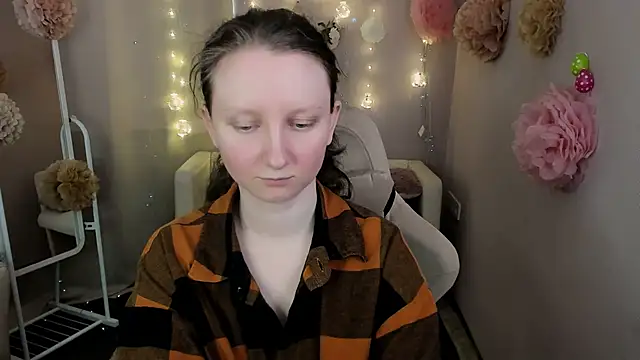 Snapshot of SunshineBlaze chatting on May 2026 05:27:02 AM SunshineBlaze online show from May 2026 05:27:02 AM