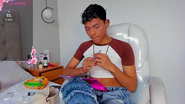 twink royale18 online show from February 2026 03:34:02 PM