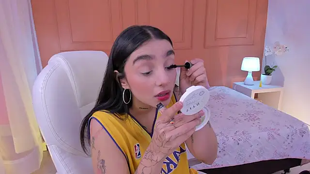 Snapshot of Abriil_cutee chatting on May 2026 02:00:01 PM Abriil cutee online show from May 2026 02:00:01 PM