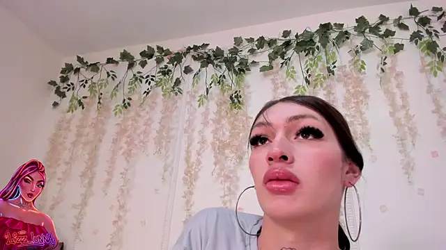Snapshot of lizz_lunna chatting on May 2026 11:24:01 PM lizz lunna online show from May 2026 11:24:01 PM