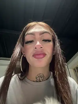 Snapshot of lizz_lunna chatting on May 2026 02:19:02 AM lizz lunna online show from May 2026 02:19:02 AM