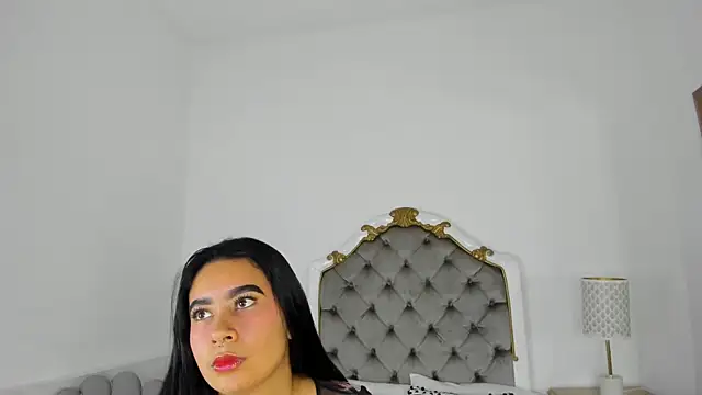 Snapshot of paulina_lux chatting on February 2026 02:21:02 PM paulina lux online show from February 2026 02:21:02 PM