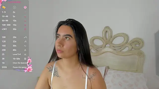 paulina lux online show from March 2026 08:01:01 PM