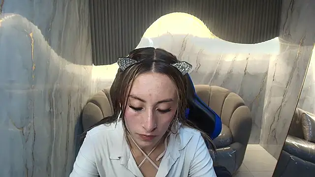 Snapshot of katalina_r_ chatting on February 2026 03:10:01 AM katalina r online show from February 2026 03:10:01 AM