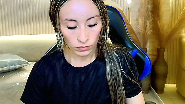 Snapshot of katalina_r_ chatting on February 2026 03:15:02 PM katalina r online show from February 2026 03:15:02 PM