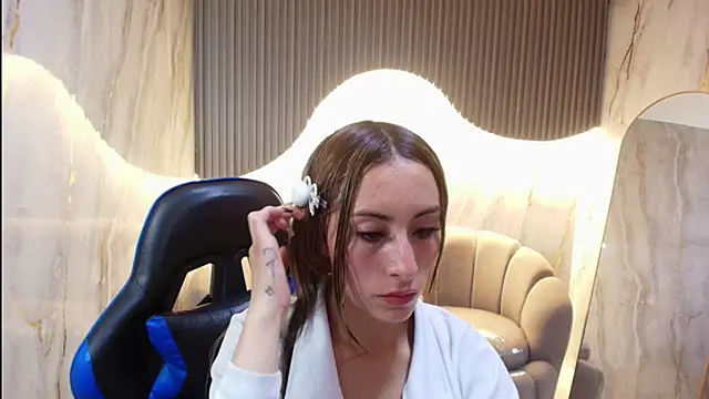 Snapshot of katalina_r_ chatting on February 2026 03:07:01 AM katalina r online show from February 2026 03:07:01 AM