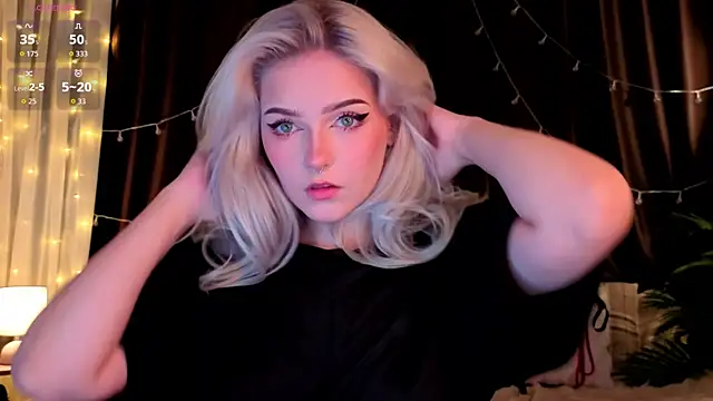 Snapshot of ShyniAlice chatting on June 2026 04:19:01 AM ShyniAlice online show from June 2026 04:19:01 AM