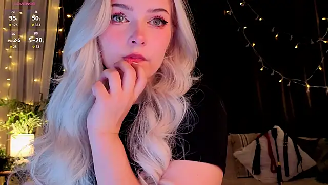 Snapshot of ShyniAlice chatting on June 2026 04:04:01 AM ShyniAlice online show from June 2026 04:04:01 AM