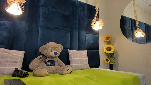 Laura Miller1 online show from April 2026 09:31:01 PM