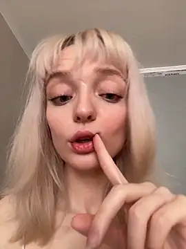Snapshot of aka_Blonde chatting on June 2026 10:51:01 AM aka Blonde online show from June 2026 10:51:01 AM