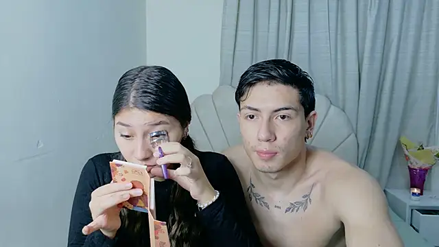ScarlettAndLucas online show from May 2026 11:35:01 PM