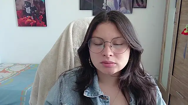 Snapshot of yessica_gomez01 chatting on April 2026 08:57:02 PM yessica gomez01 online show from April 2026 08:57:02 PM