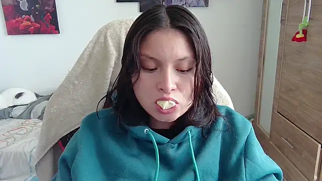 Snapshot of yessica_gomez01 chatting on May 2026 09:42:02 PM yessica gomez01 online show from May 2026 09:42:02 PM