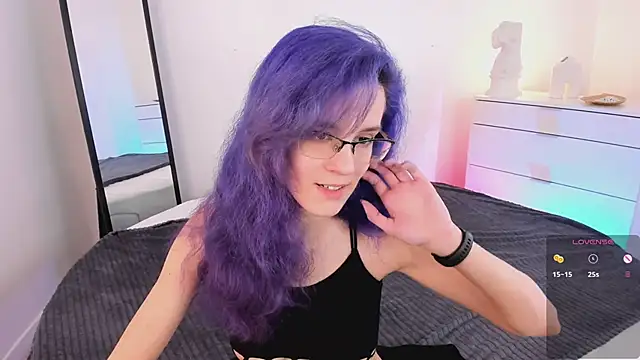 Snapshot of AuraLaunni chatting on June 2026 06:49:01 AM AuraLaunni online show from June 2026 06:49:01 AM