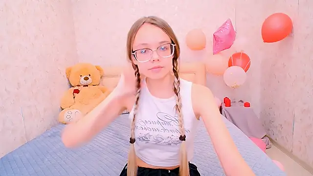 LolliStrawberry online show from February 2026 07:40:01 AM