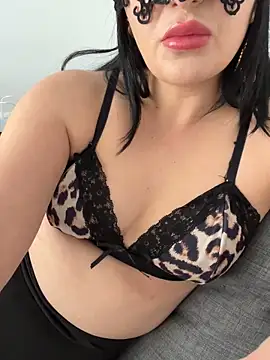 melissiaayzem online show from April 2026 08:26:01 AM