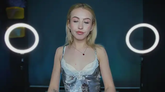 Snapshot of Moon_Silk chatting on January 2026 07:24:02 AM Moon Silk online show from January 2026 07:24:02 AM