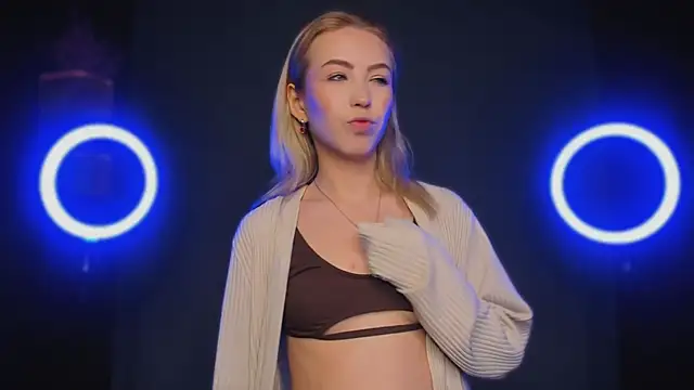 Snapshot of Moon_Silk chatting on January 2026 06:19:01 AM Moon Silk online show from January 2026 06:19:01 AM