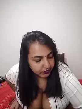 Snapshot of IndianBearxx chatting on June 2026 06:14:01 PM IndianBearxx online show from June 2026 06:14:01 PM