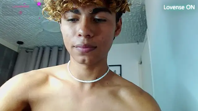 Snapshot of Anyelo_Twink chatting on July 2026 04:24:01 PM Anyelo Twink online show from July 2026 04:24:01 PM
