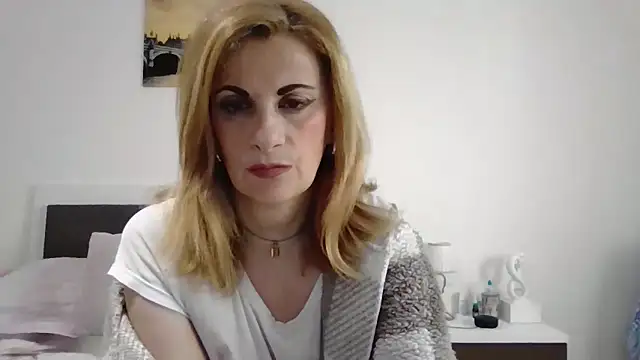Snapshot of Clara1986 chatting on May 2026 01:16:02 PM Clara1986 online show from May 2026 01:16:02 PM