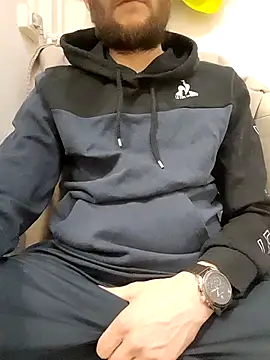 Snapshot of 80julien chatting on February 2026 12:15:02 AM 80julien online show from February 2026 12:15:02 AM