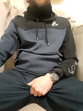 Snapshot of 80julien chatting on February 2026 06:01:01 PM 80julien online show from February 2026 06:01:01 PM