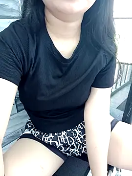 Snapshot of EnzxMoon02 chatting on March 2026 05:35:01 AM EnzxMoon02 online show from March 2026 05:35:01 AM