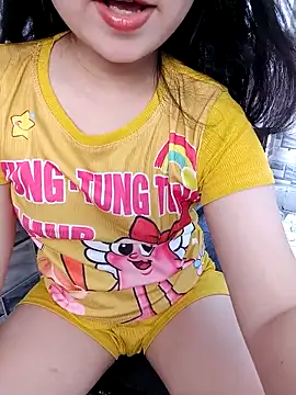 Snapshot of EnzxMoon02 chatting on April 2026 04:57:01 AM EnzxMoon02 online show from April 2026 04:57:01 AM