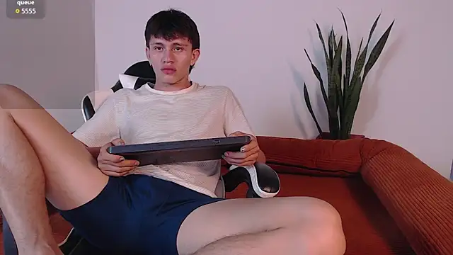 Snapshot of DarrenColleen chatting on February 2026 10:52:02 PM DarrenColleen online show from February 2026 10:52:02 PM