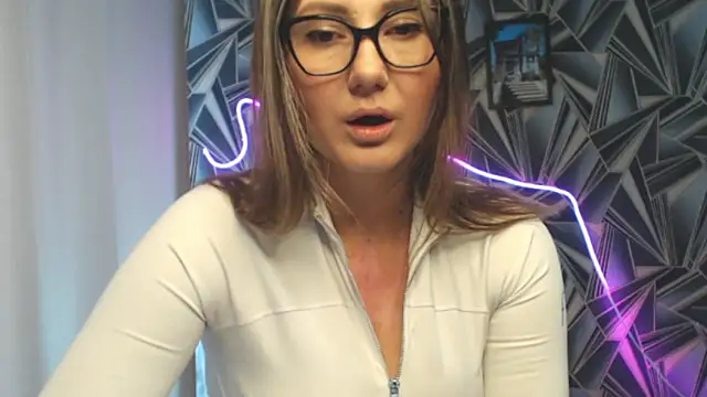 Snapshot of NikkiKiss___ chatting on May 2026 12:50:02 AM NikkiKiss online show from May 2026 12:50:02 AM
