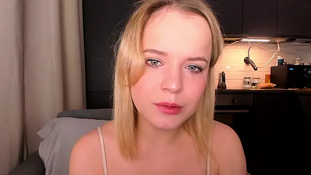 Snapshot of JessicaBeverly_ chatting on April 2026 06:44:01 AM JessicaBeverly online show from April 2026 06:44:01 AM