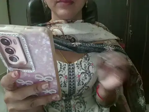 Snapshot of Adaa7 chatting on May 2026 06:12:02 PM Adaa7 online show from May 2026 06:12:02 PM