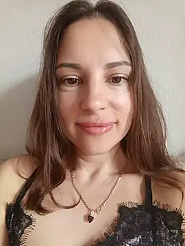 Snapshot of She-Moon chatting on June 2026 05:46:02 AM She-Moon online show from June 2026 05:46:02 AM
