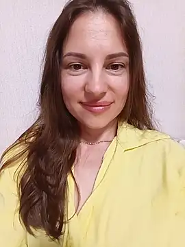 Snapshot of She-Moon chatting on June 2026 05:46:01 PM She-Moon online show from June 2026 05:46:01 PM