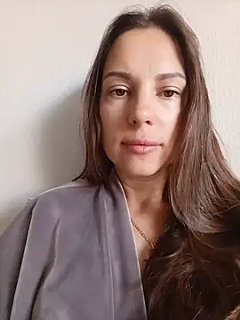 Snapshot of She-Moon chatting on July 2026 05:33:02 AM She-Moon online show from July 2026 05:33:02 AM