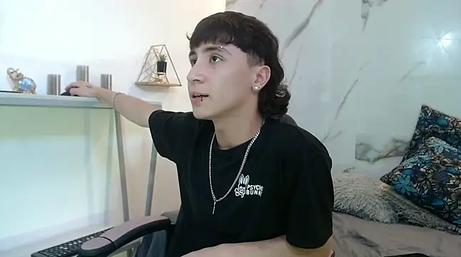 XanderGrey8 online show from April 2026 07:22:01 PM