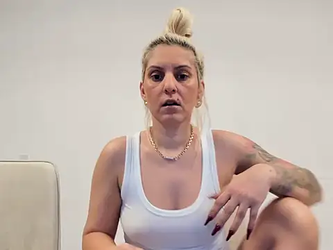 EvelynEvyyy online show from February 2026 06:07:01 AM