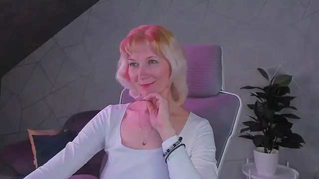 Julie Lucas online show from March 2026 08:58:02 AM