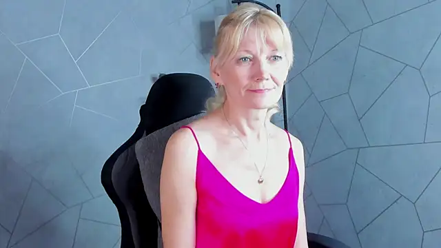 Julie Lucas online show from May 2026 11:56:02 PM