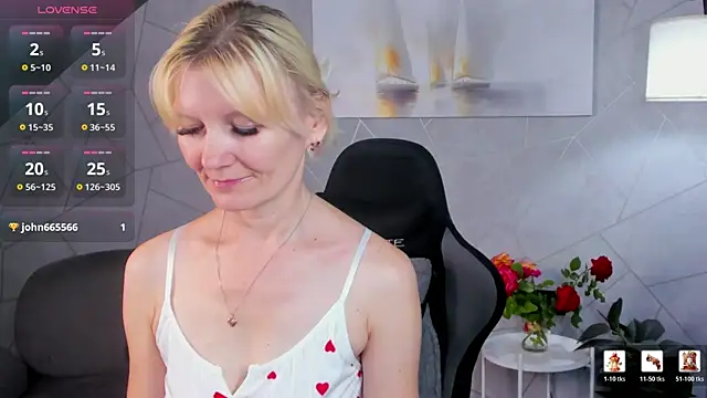 Snapshot of Julie_Lucas chatting on July 2026 12:48:01 AM Julie Lucas online show from July 2026 12:48:01 AM