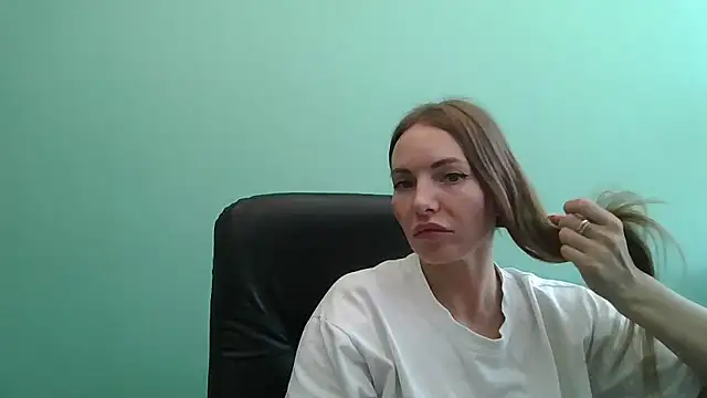 Snapshot of Valyssa chatting on June 2026 08:45:02 AM Valyssa online show from June 2026 08:45:02 AM