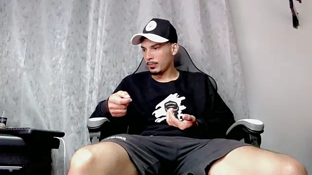 Snapshot of Yankees_xxx chatting on June 2026 03:43:02 PM Yankees xxx online show from June 2026 03:43:02 PM