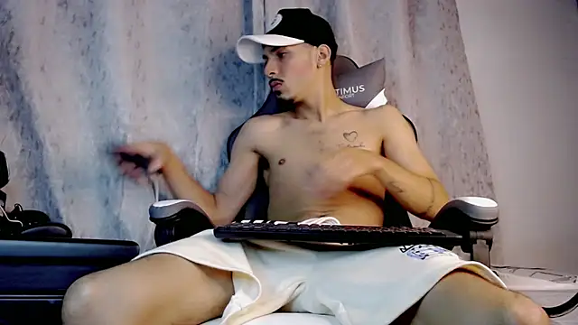 Snapshot of Yankees_xxx chatting on June 2026 11:56:02 AM Yankees xxx online show from June 2026 11:56:02 AM